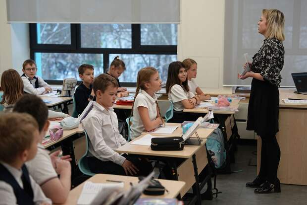 Минпросвещения: дежурство и уборка в школах нужны для трудового воспитания детей