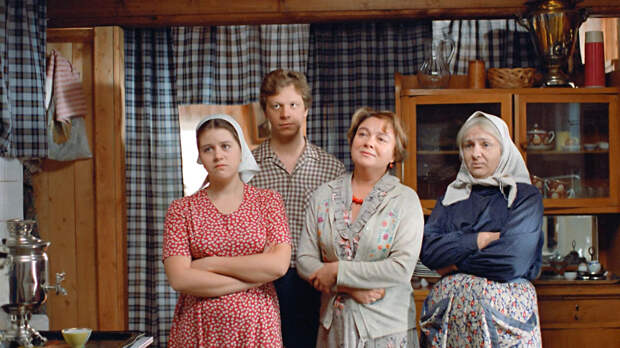 Кадр из фильма «Любовь и голуби»