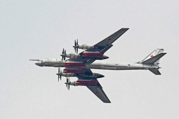 Ту-95МС с восемью ракетами Х-101