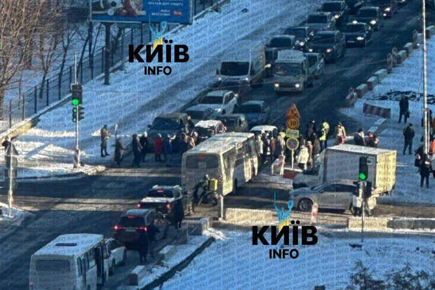 Жители Киева перекрыли Харьковское шоссе из-за проблем с электричеством