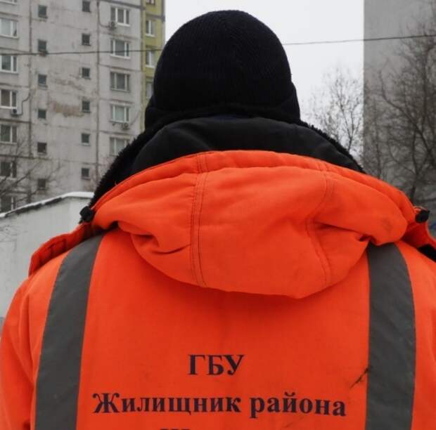 Козырёк в доме на улице Героев Панфиловцев отремонтирован — управа