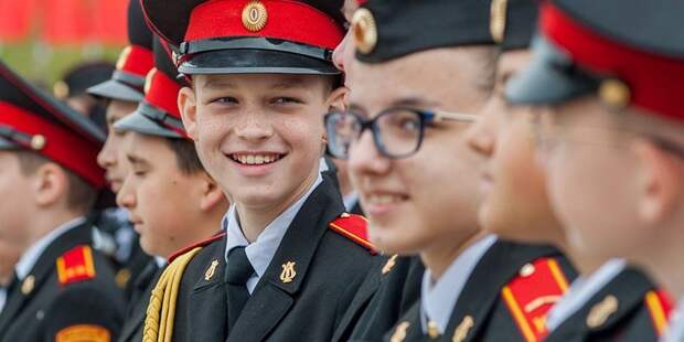 Кадеты «Перспективы» продемонстрировали военную выправку на торжественном марше