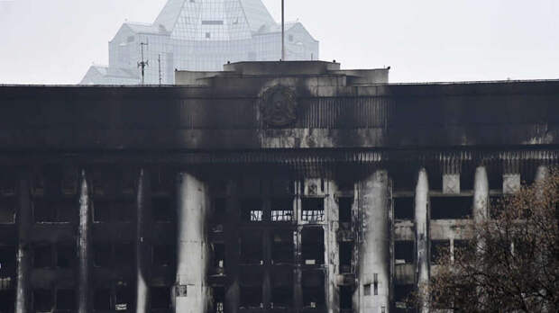 Сгоревшее здание администрации Алматы будет еще долго напоминать о трагических событиях начала января 2022 года
