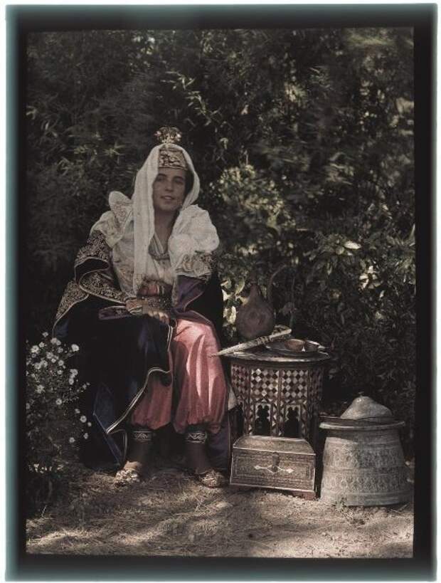 Елизавета Францевна Насакина в костюме крымской татарки. Петр Веденисов, 1914 год, Таврическая губ., г. Ялта, из архива МАММ/МДФ.