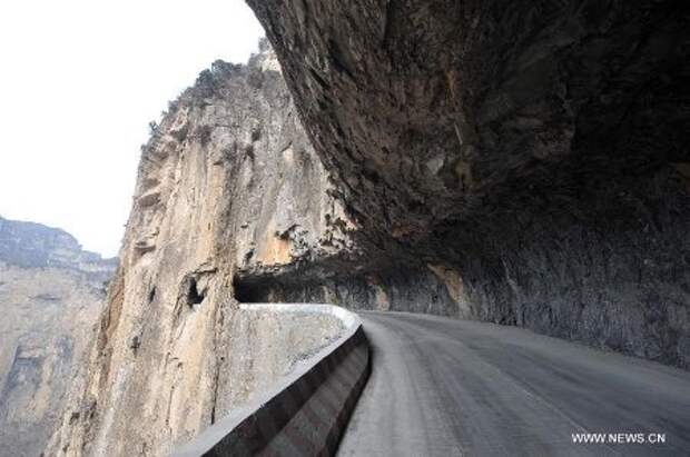 Авто-факт: тоннель Голиань  - дорога в скалах (видео)