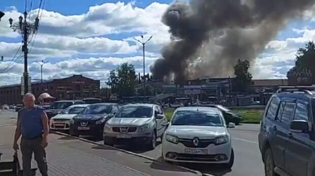 Площадь пожара на складе с лакокрасочными изделиями в Подмосковье выросла
