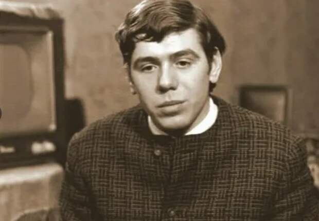 Виктор Ильичев в молодости. Виктор Ильичев в молодости.