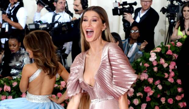 Gisele Bundchen Bought Mansion Directly Across From Tom Brady Look