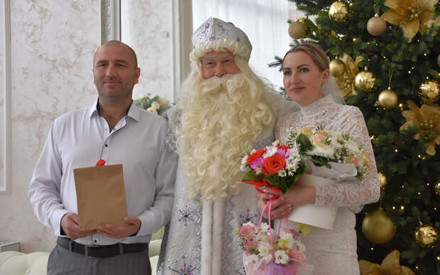 Десять пар сыграли свадьбу в Рязани в канун Нового года