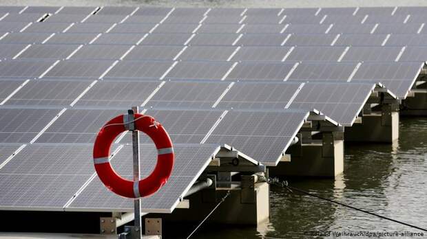 Плавучая солнечная электростанция в немецком городе Веце вблизи
