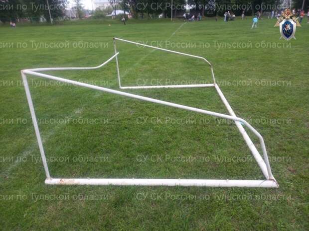 В Тульской области футбольные ворота упали на 10-летнюю девочку