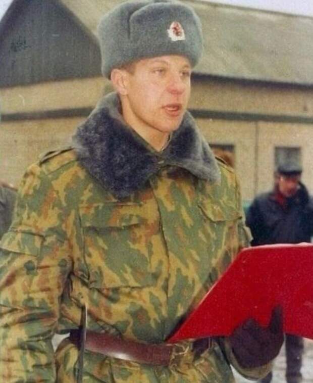 Федор Емельяненко принимает присягу. 1995 год Федор Емельяненко принимает присягу. 1995 год