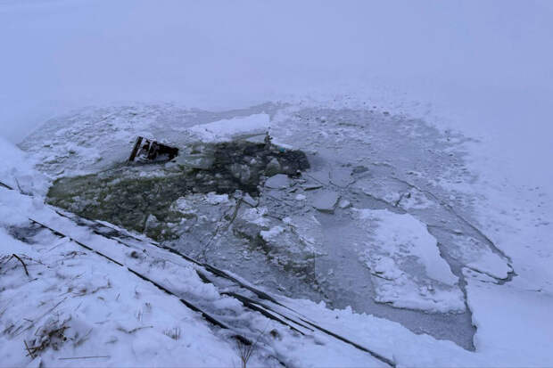 В Калужской области водитель ушел под воду вместе с трактором