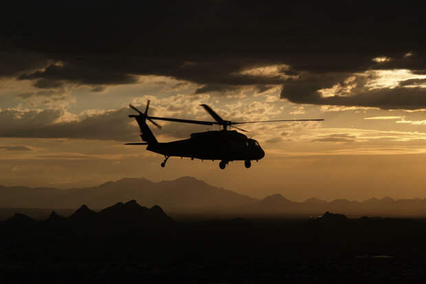 Американские вертолеты пролетели над Каракасом на предельно малой высоте