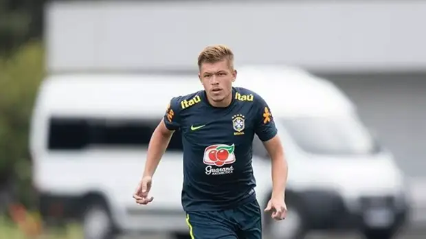 Агент футболиста ЦСКА Фукса выразил надежду на возвращение игрока на поле до конца года