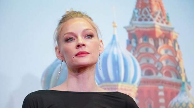 Выход Ходченковой на дорожку обернулся конфузом из-за порванного платья