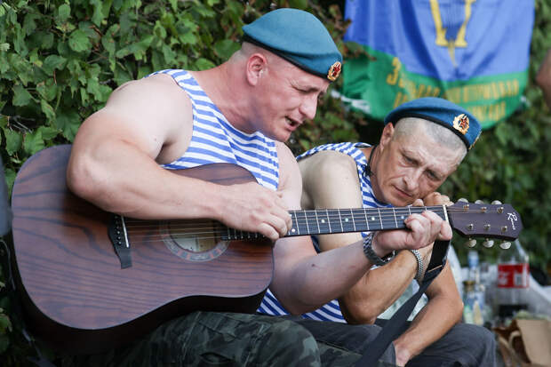 Поздравления с Днем ВДВ в 2026 году: в стихах и прозе