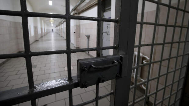 Двух бывших полицейских осудили за похищение, вымогательство и взятки в Уфе