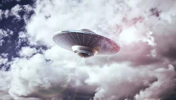 Это невероятно: В небе над Шотландией запечатлели белый НЛО (ВИДЕО)