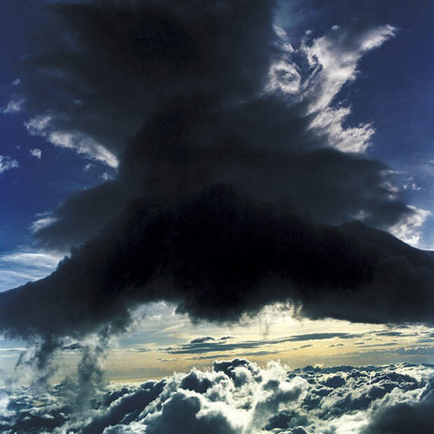 Над землей Hut Atop Mount Fuji 7 Над землей