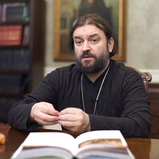 Нас уравняли с супермаркетами: Отец Андрей Ткачёв о решении Собянина
