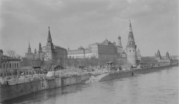 18.Вид со старого Каменного моста на Кремль