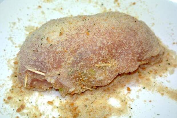 Фаршированные куриные грудки с корочкой снаружи и замечательной начинкой внутри Фаршированные куриные грудки с корочкой снаружи и замечательной начинкой внутри