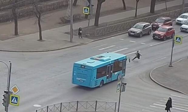 Пытался успеть на автобус