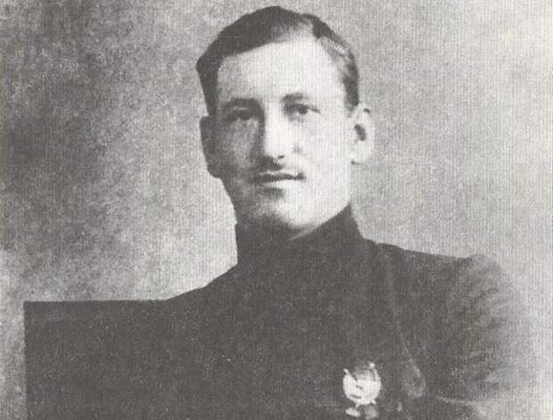 Почти три месяца бойцы и командиры, не получая никакой помощи, вели бои в окружении, командарм пропал...