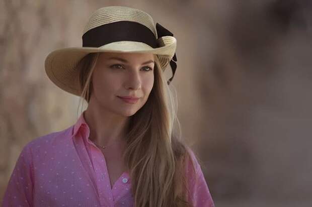 «Мамаша, а вы ничего!»: как 25-летняя Елена Аросьева сыграла мать своего будущего мужа, отказалась от протекции легендарной тети и построила семью с тремя детьми