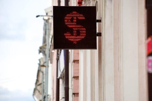 Экономист оценил угрозу обвала доллара