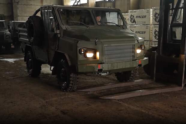 Партию машин высокой проходимости "Улан-2" передали военным