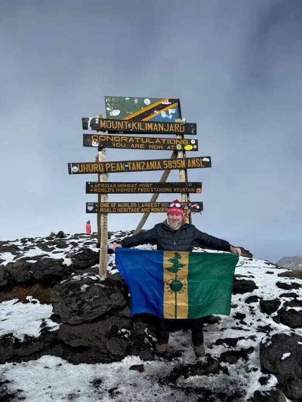 «Рух ныклыгы үрнәге»: Татарстаннан имам-мөхтәсиб Килиманджаро тавына менгән