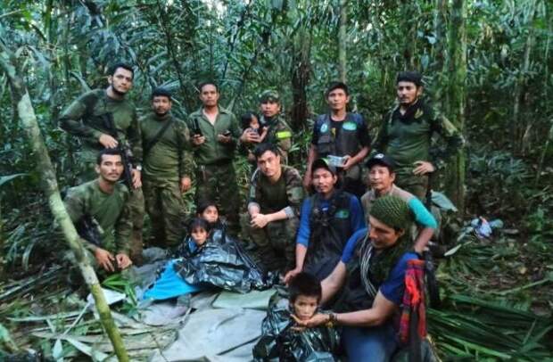 В Колумбии четверых детей нашли живыми в джунглях спустя 40 дней после крушения