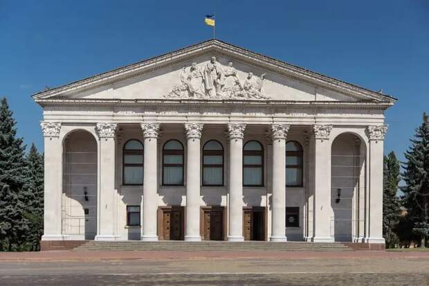 «Скрипач не нужен»: Черниговский театр прекратил работу из-за мобилизации почти