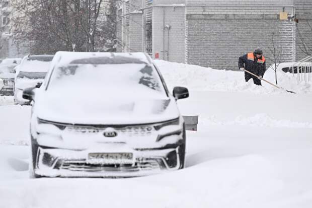 В трех регионах России втрое подорожала уборка снега во дворах