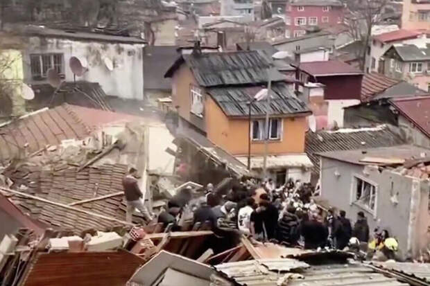 РИА Новости: обрушение двух домов в Стамбуле привело к гибели одного человека