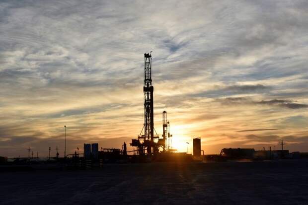 С 1 января экспортная пошлина на нефть в РФ понизится в 1,7 раза