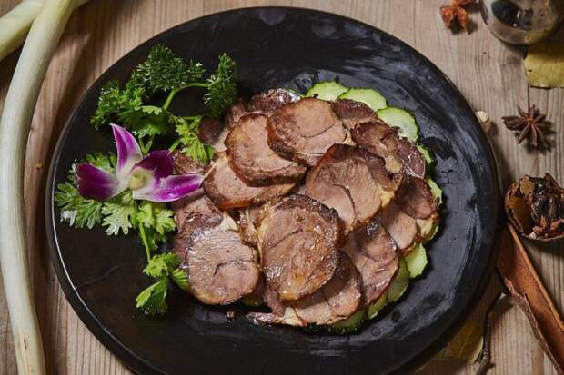 Секретный рецепт мяса: эту подливу вымакивают хлебом и просят еще