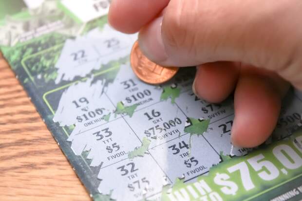 15 пенсионеров сообща выиграли в лотерею 100 миллионов рублей