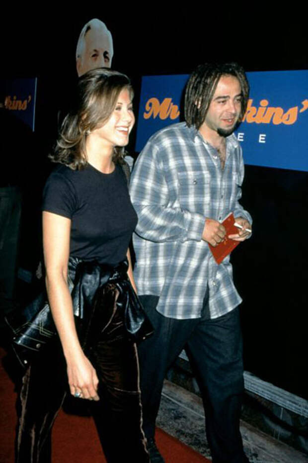 Дженнифер Энистон и Адам Дуриц в 1995 году.