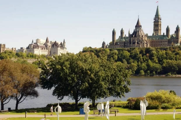 Канада направит миллиарды долларов на снижение зависимости от США