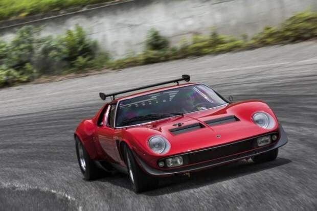 Специалисты Lamborghini отреставрировали спорткар Miura SVR