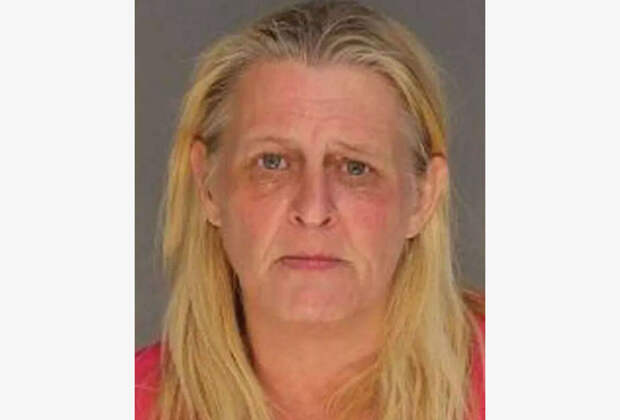 Женщина заперла дочь-инвалида в машине ради секса с бойфрендом и погубила ее