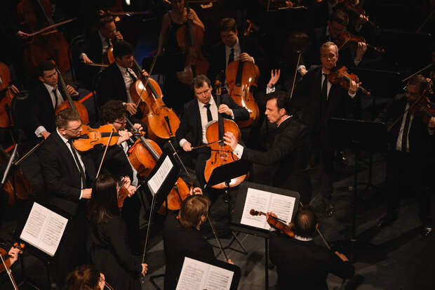 Теодор Курентзис и оркестр musicAeterna