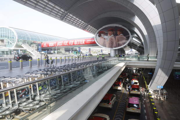 Эвакуацию из международного аэропорта Дубая сняли на видео