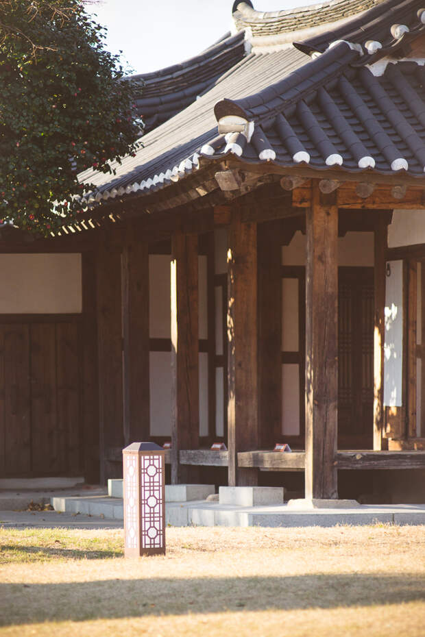 Olga choi fashion blogger myblondegal South Korea smart casual elegant Kate-Katy long oversize coat Kate-Katy white knit vest Armani Exchange leather jacket Kate-Katy check scarf Rebecca Minkoff MAC bag Choies fedora hat-05757