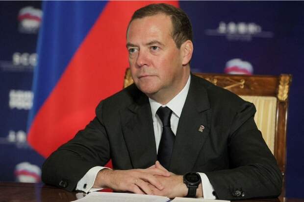 «Явно накрыло парня»: Медведев прокомментировал заявку Зеленского на вступление в НАТО