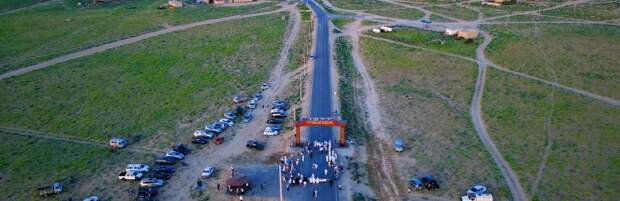 Выпускники Тущыкудукской школы установили арку на въезде в село