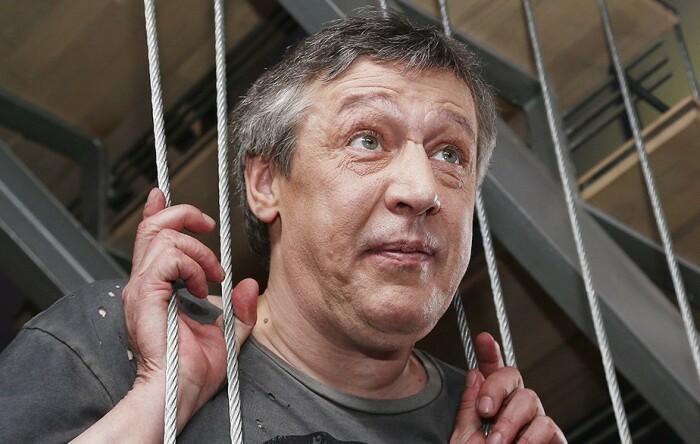 Как живётся в колонии Михаилу Ефремову